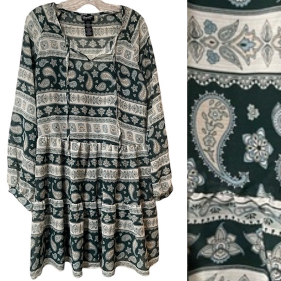 Wrangler Dresses & Skirts - NWT: WRANGLER RETRO Tiered Western Inspired Paisley & Floral Print Vneck Size L